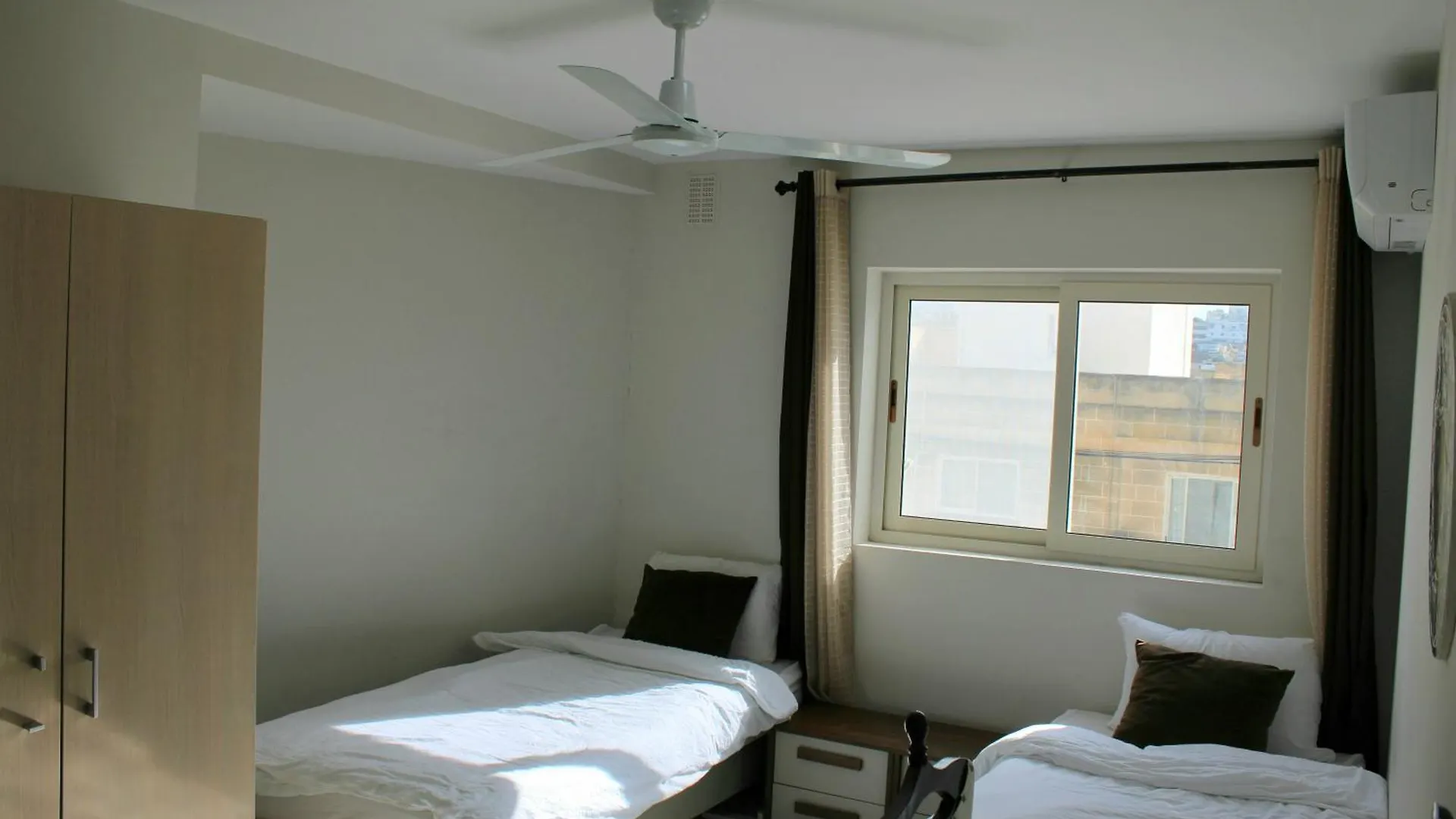 Twin Room With Private Bathroom St. Julian's 0*,